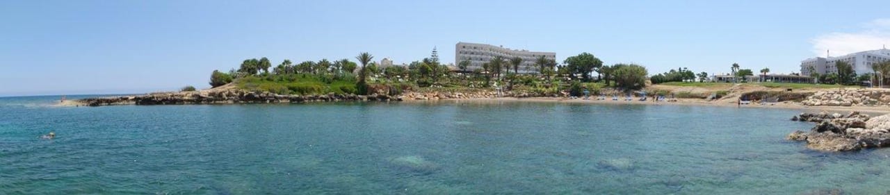 Strand Crystal Springs Beach Hotel