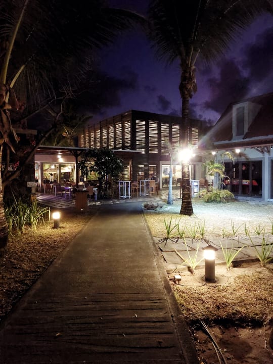 Gastro Crystals Beach Resort Belle Mare, a member of Radisson Individuals