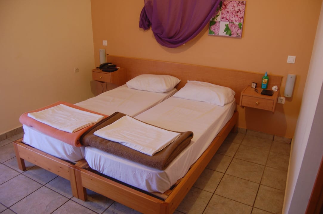 Zimmer nach dem Putzen Corfu Sungate Hotel