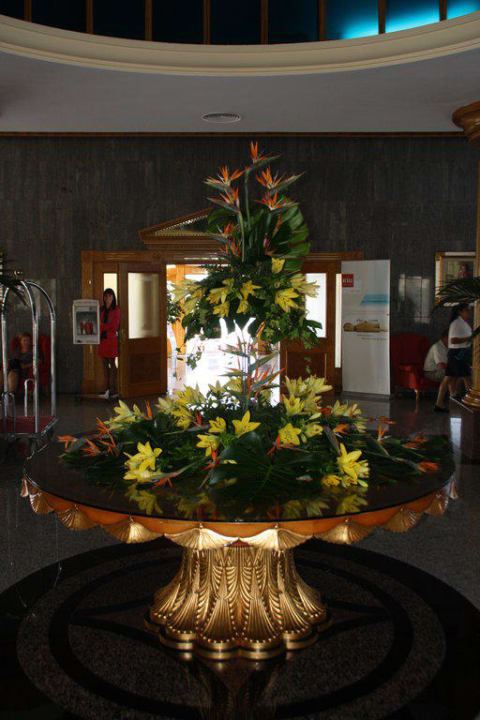 Es gab regelmäßig wunderschöne Blumengestecke Hotel Riu Palace Tenerife