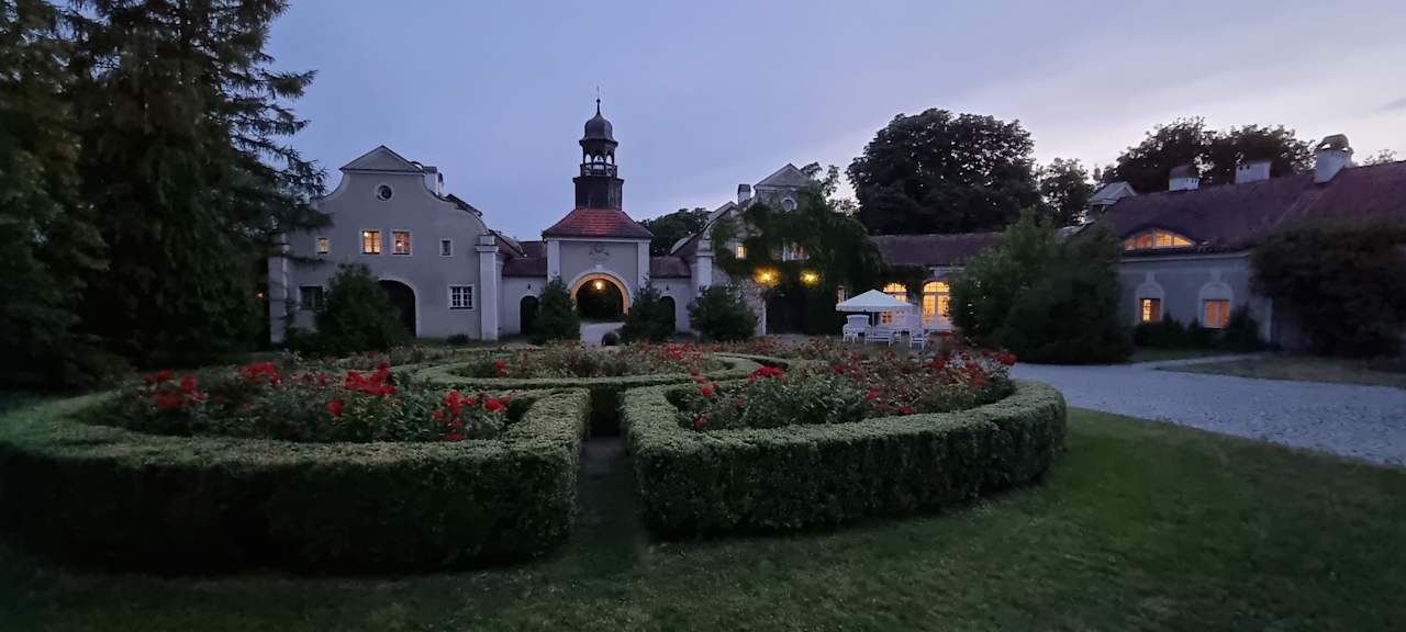 Außenansicht Pałac i Folwark Galiny