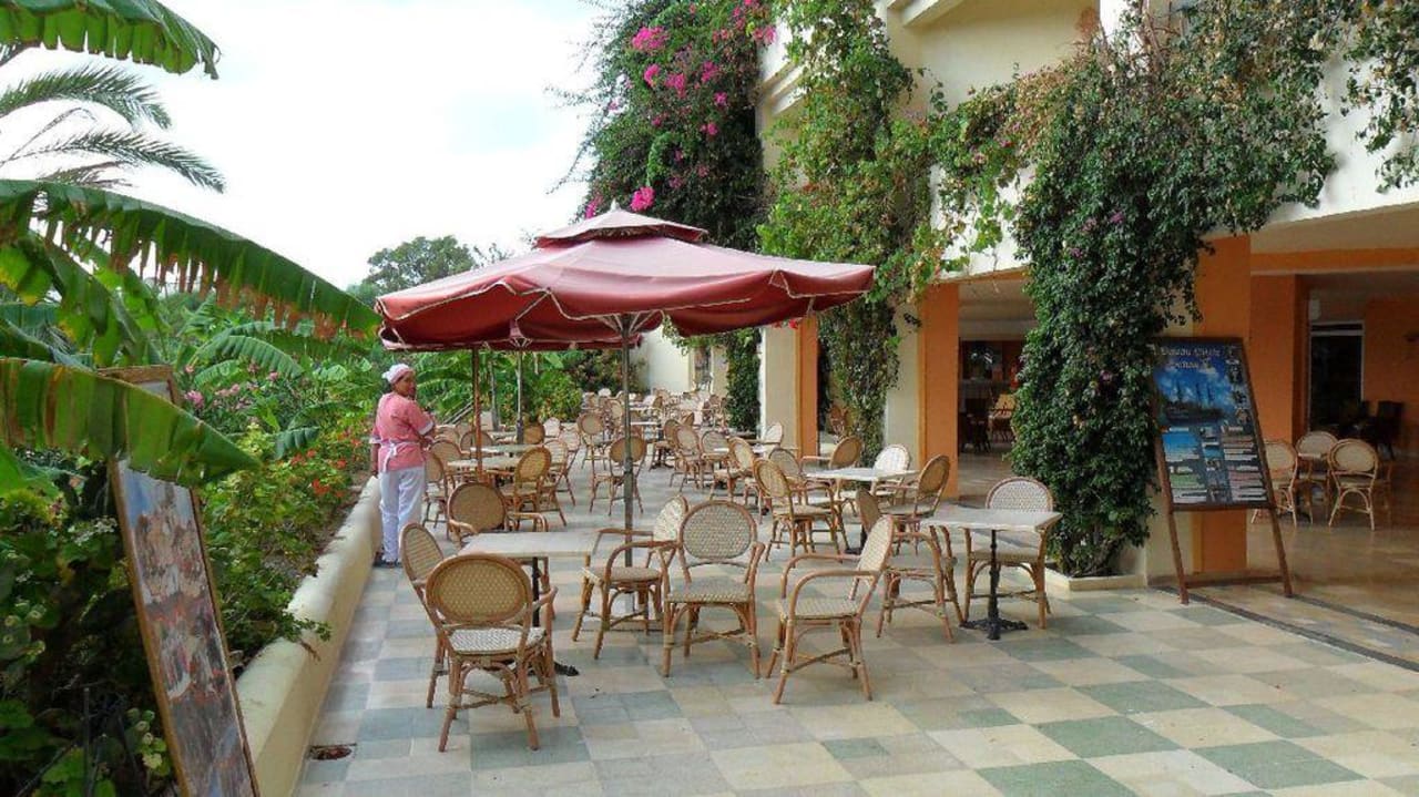 Cafe Hotel African Queen