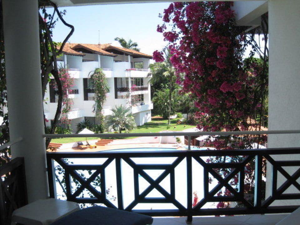 Blick vom Balkon in den Garten Hotel Lanka Princess Ayurveda