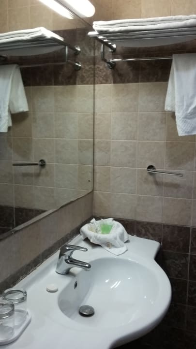 Zimmer Hotel Safeer International