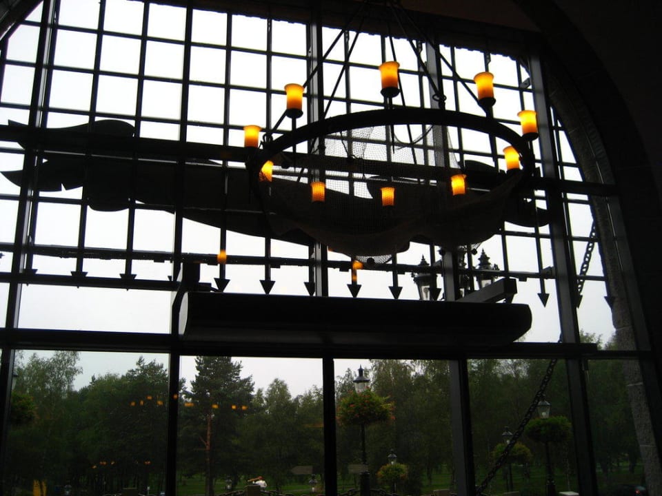 Kronleuchter über dem Eingang Heide Park Abenteuerhotel