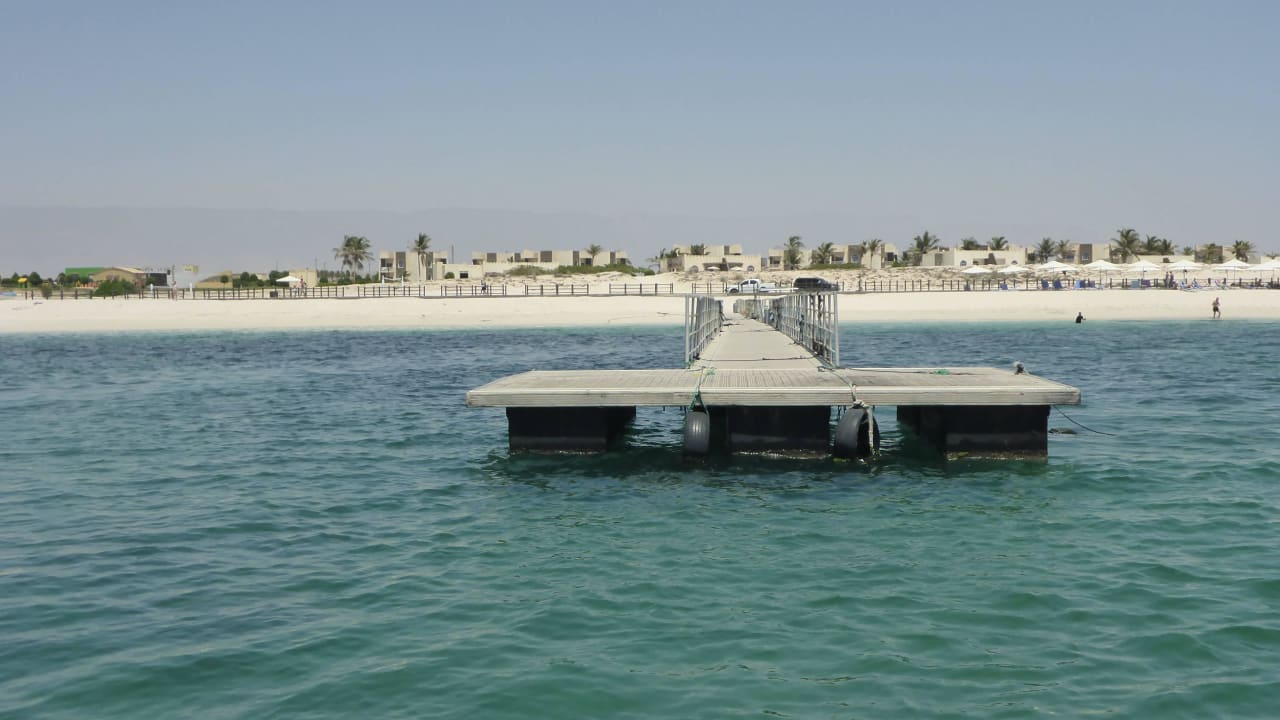 Steg vom Boot aus Wyndham Garden Salalah Mirbat