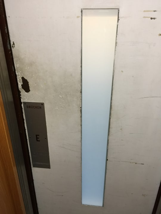 Türe im Aufzug Ferienhotel Knollhof