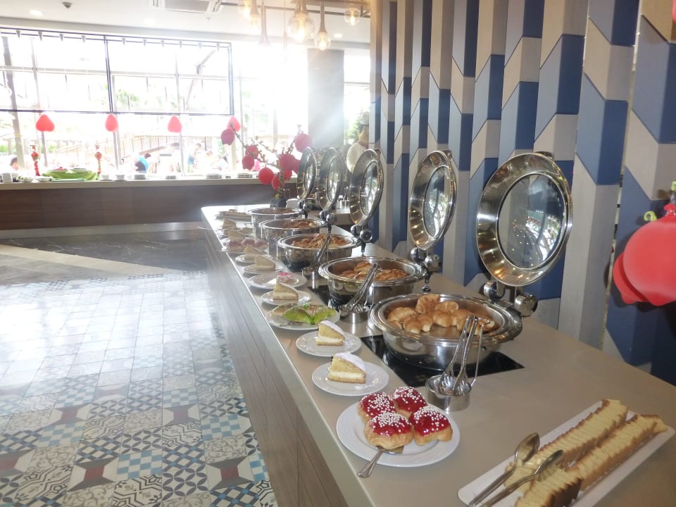 Gastro Saturn Palace Resort Hotel
