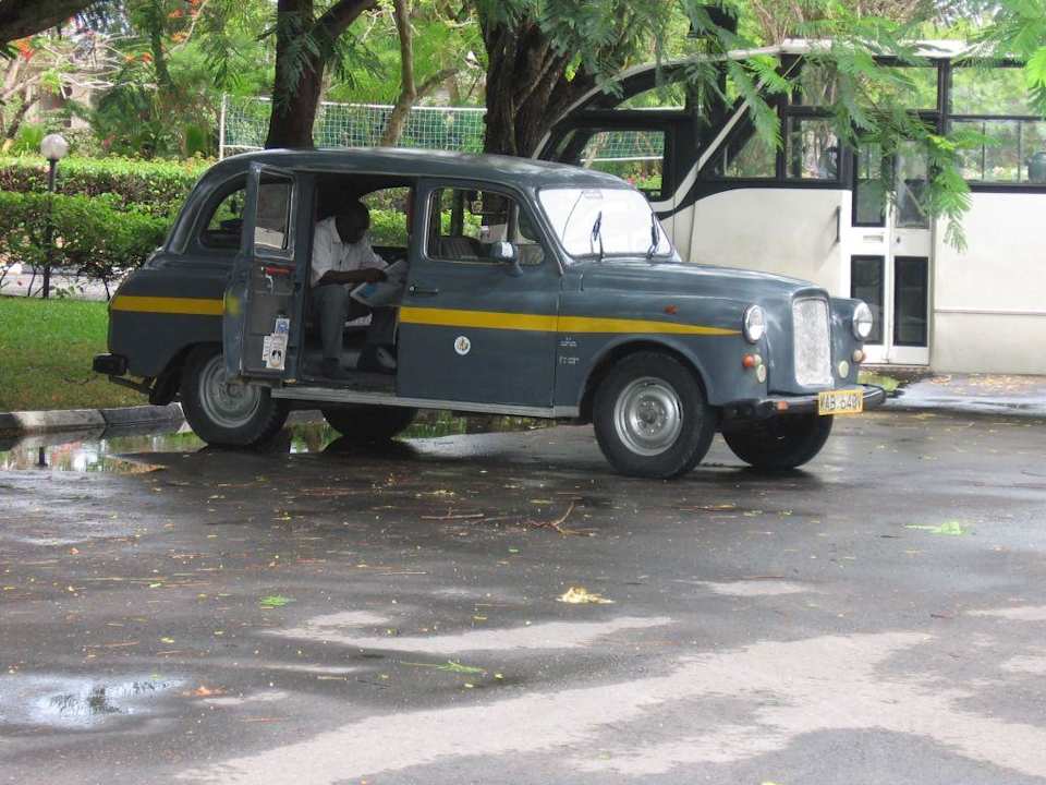 Old-timer Hoetl Taxi Kaskazi Beach Resort