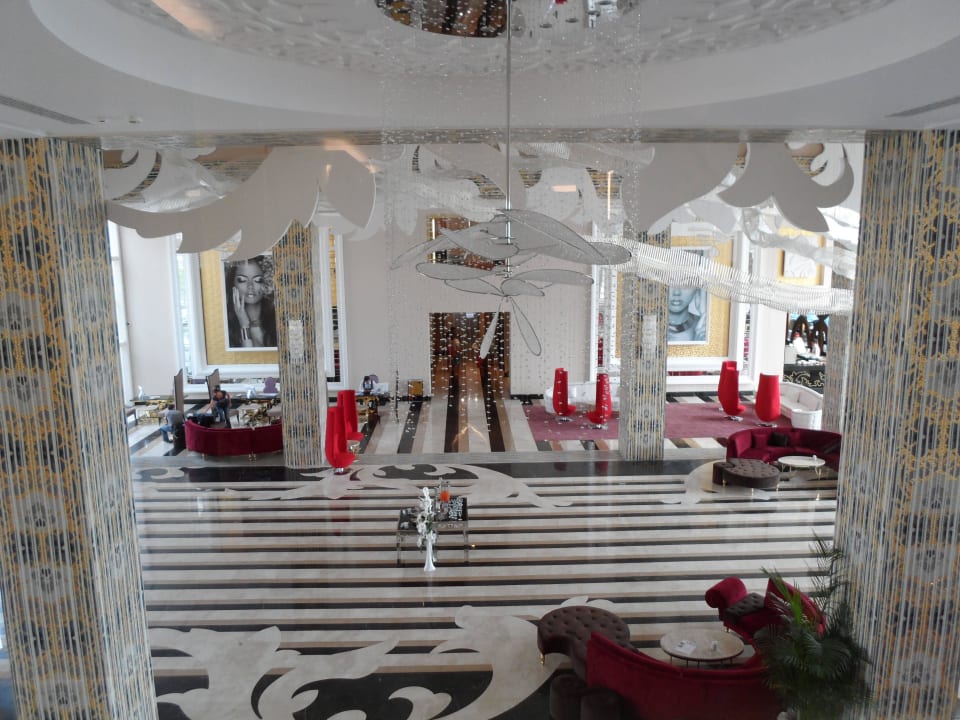 Blick von der ersten Etage in die Lobby Azura Deluxe Resort & Spa Hotel