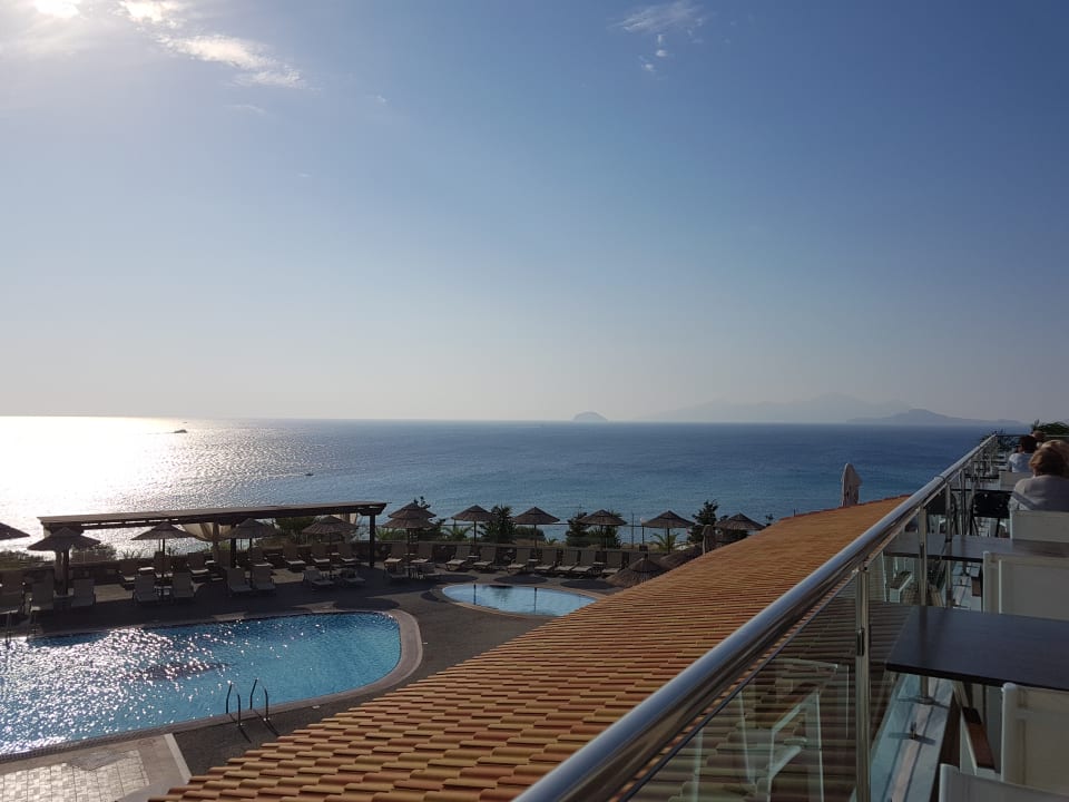 Pool Grand Blue Beach Hotel
