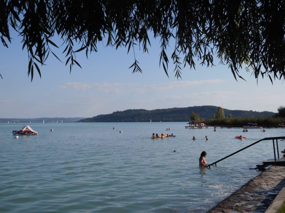 Zugang zum See Danubius Hotel Marina