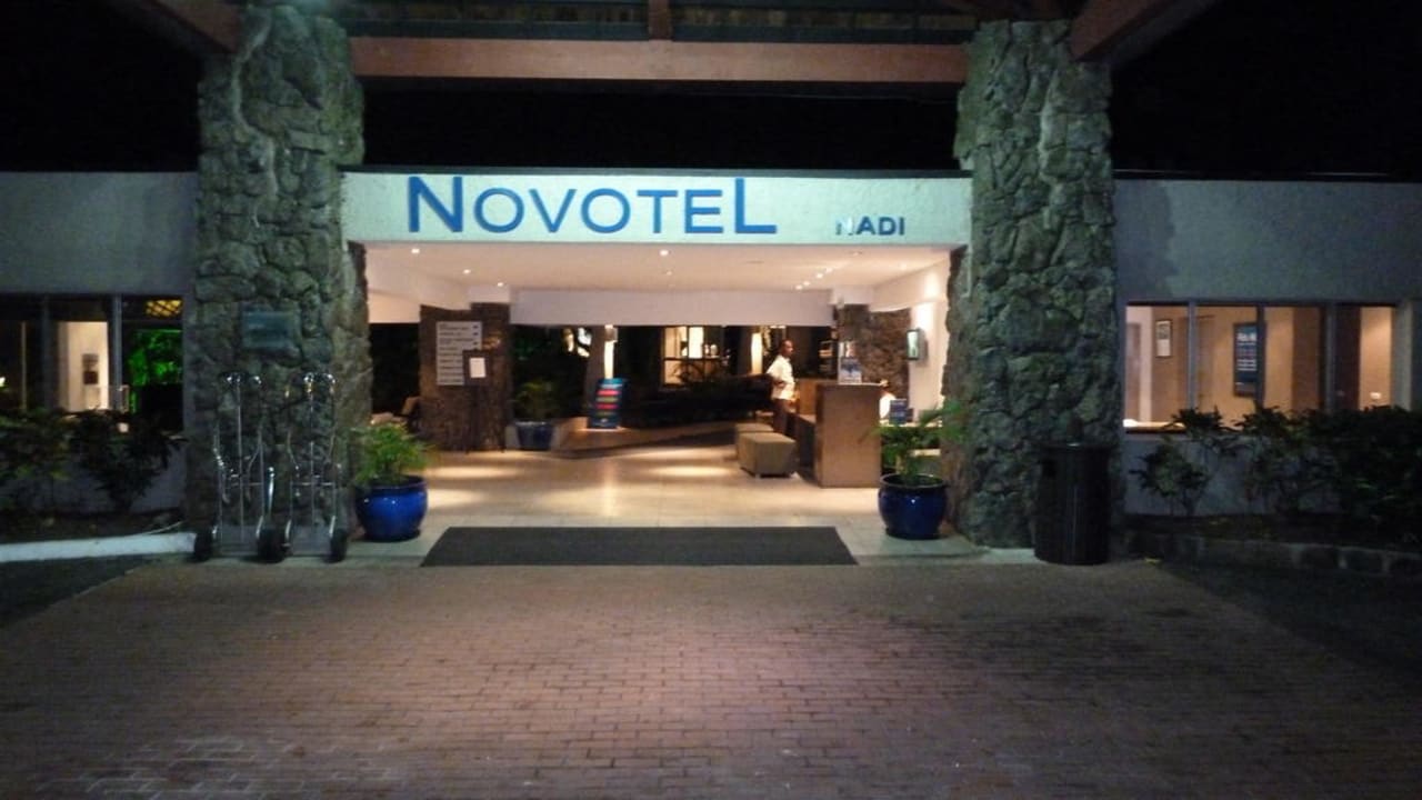 Eingang zum Hotel Hotel Novotel Nadi