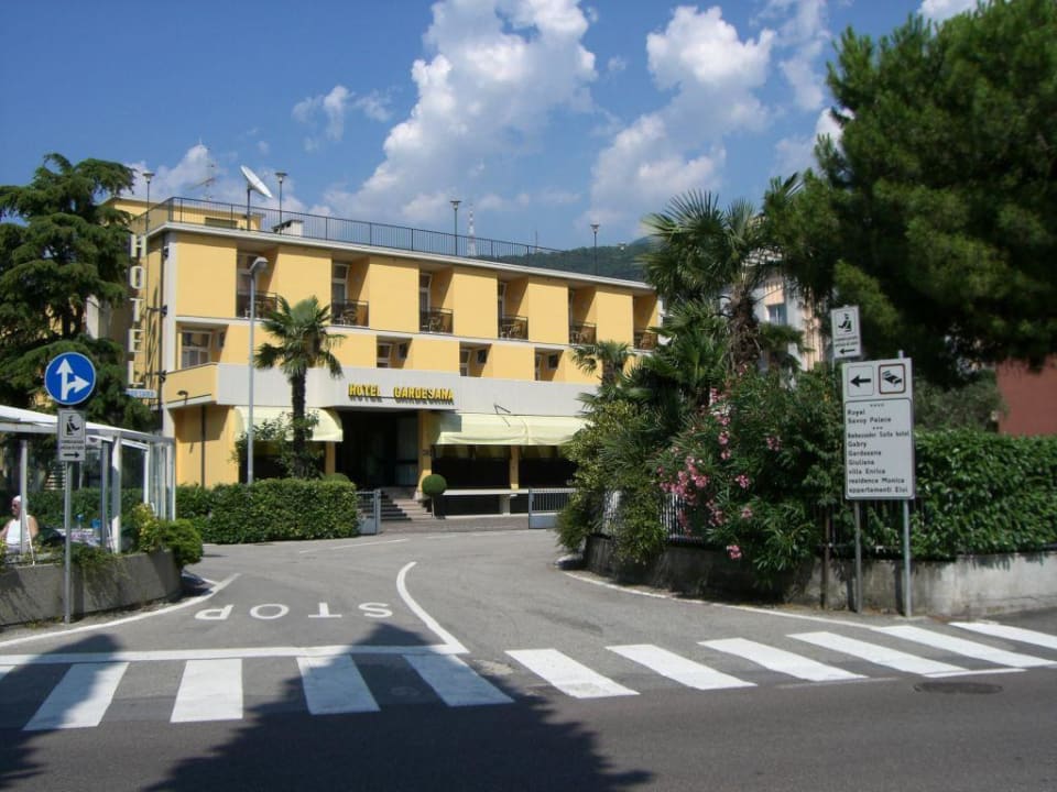 Außenansicht Hotel Gardesana von der Straßenseite Hotel Gardesana