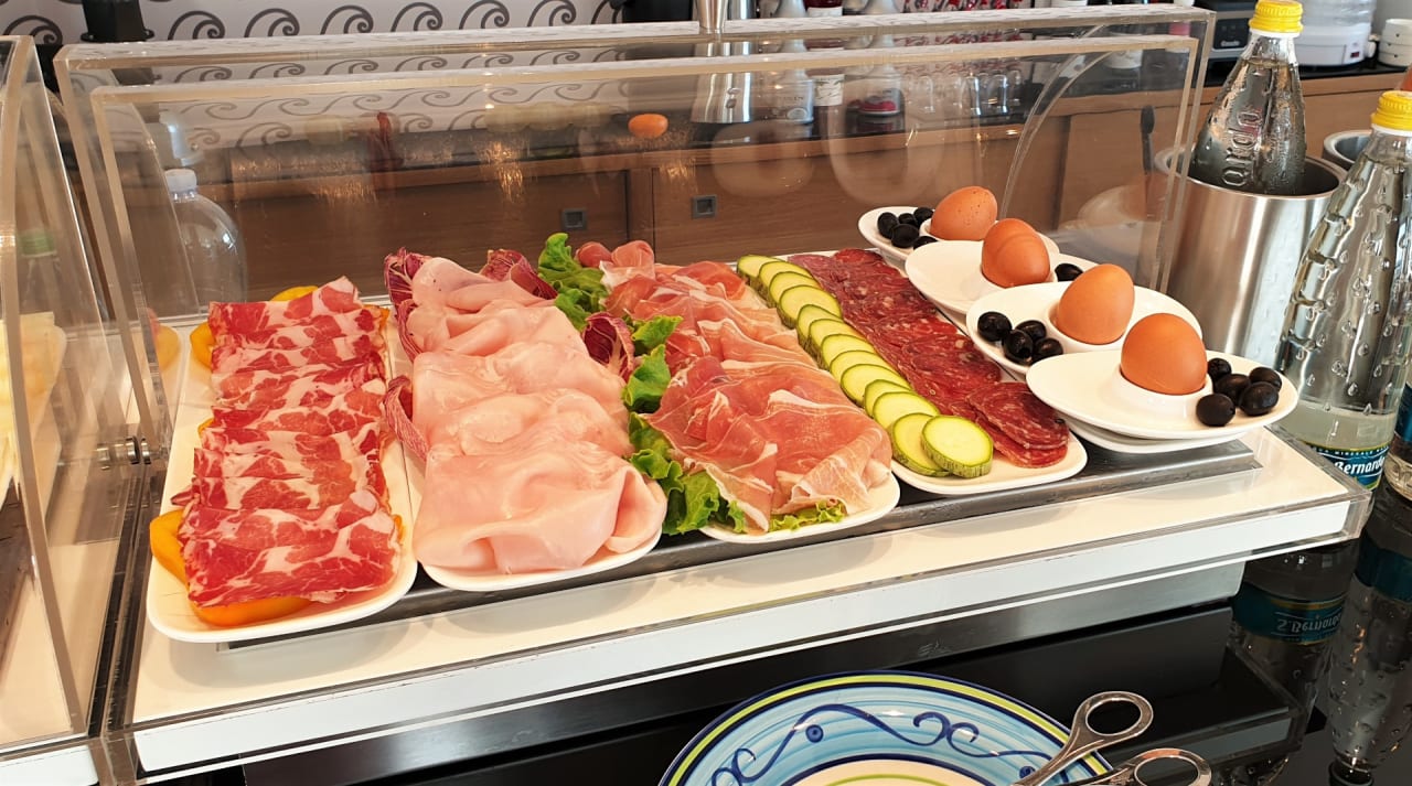 Gastro You & Me Beach Hotel