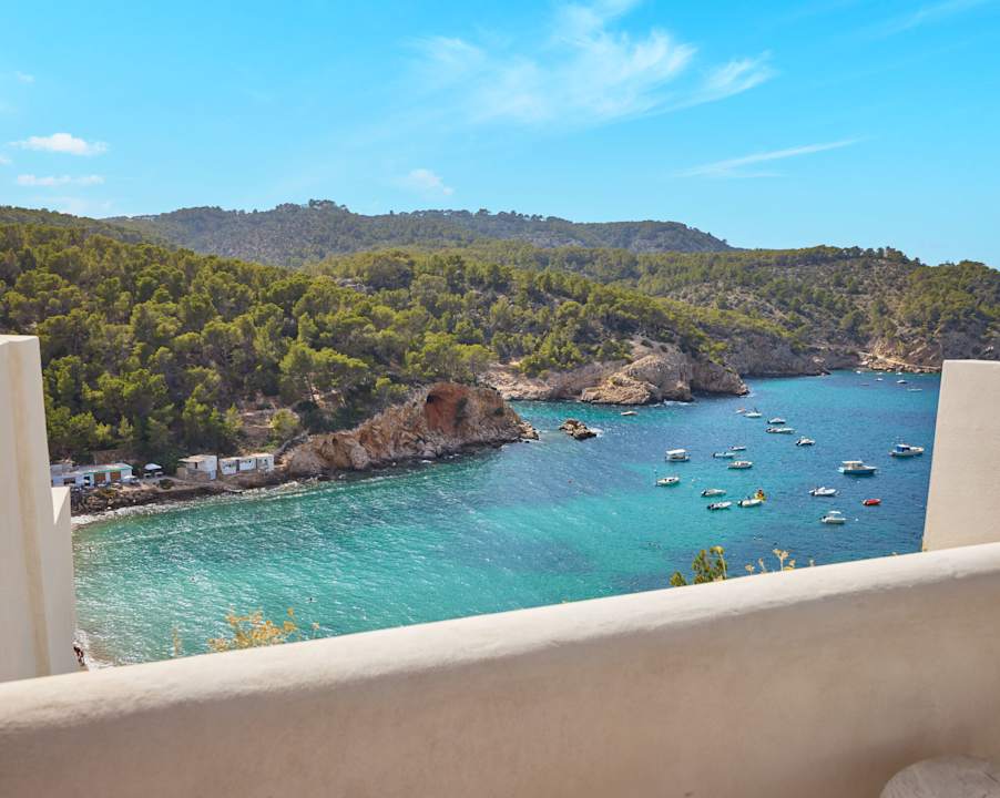 Ausblick Cala San Miguel Ibiza Resort, Curio Collection by Hilton