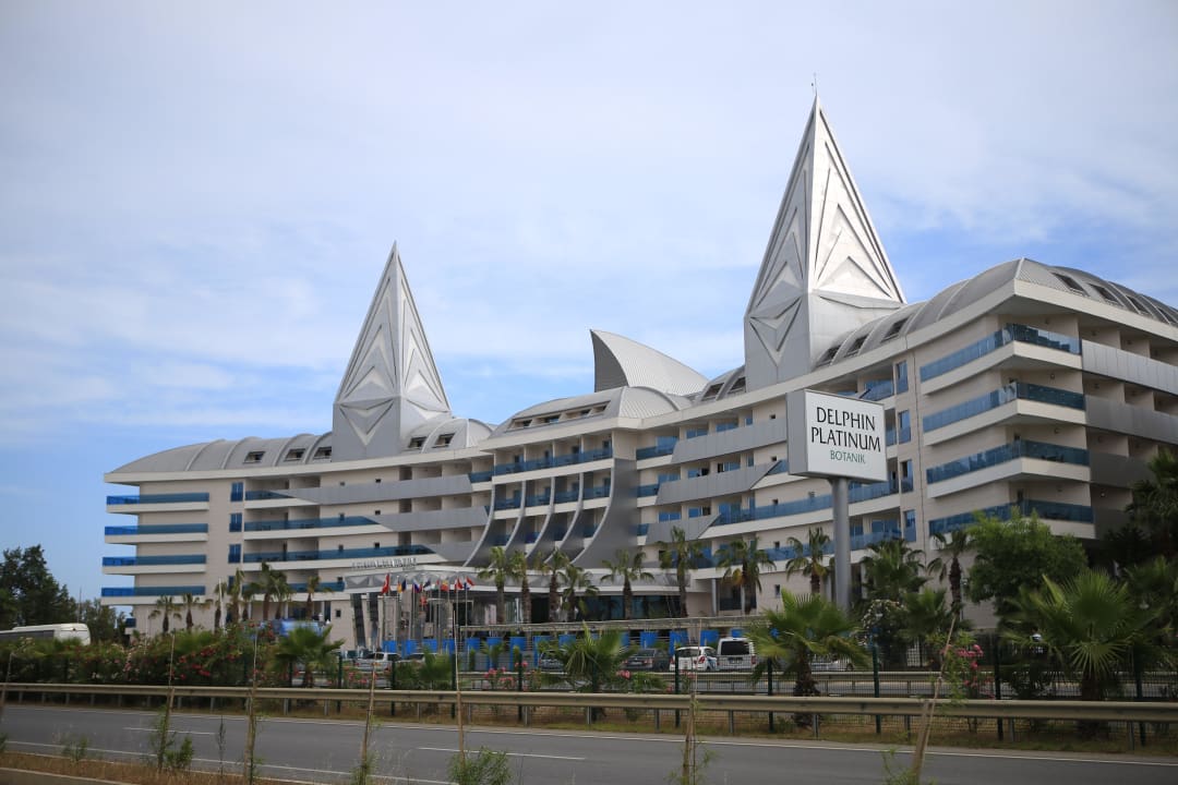 Front view of hotel Hotel Botanik Platinum