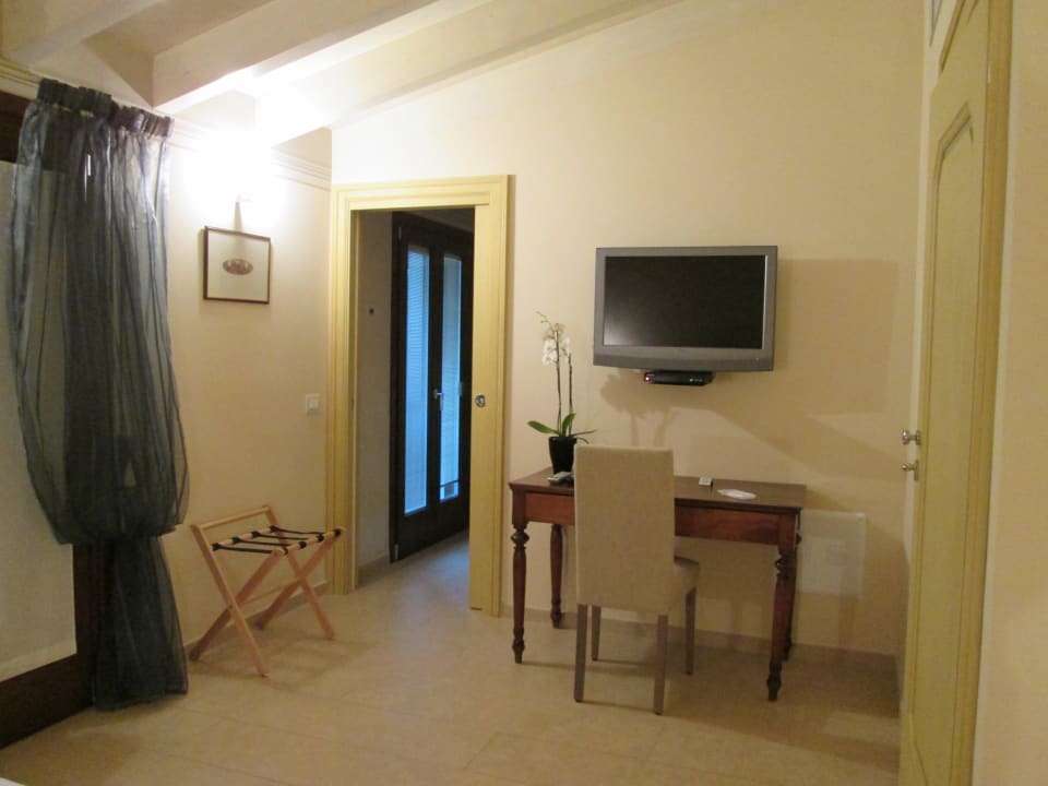 Camera B&B Miramonti Iseo tv Miramonti Room & Breakfast
