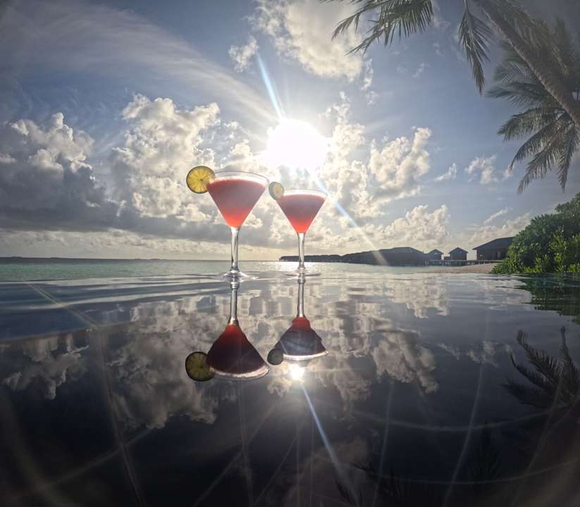 Pool Vilamendhoo Island Resort & Spa