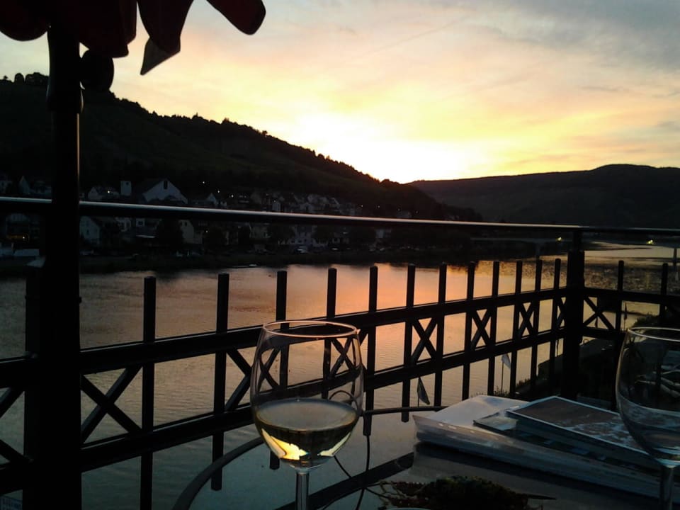 Ausklang des Tages am Balkon Hotel Mayer