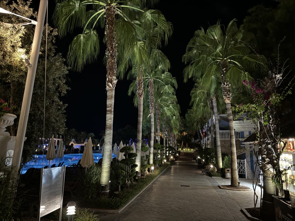 Gartenanlage Rubi Platinum Spa Resort & Suites