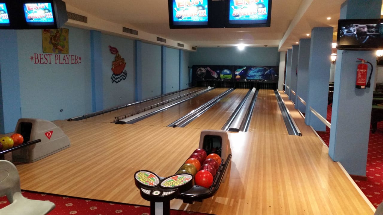 Bowling 4$ pro Person Titanic Beach Spa & Aqua Park