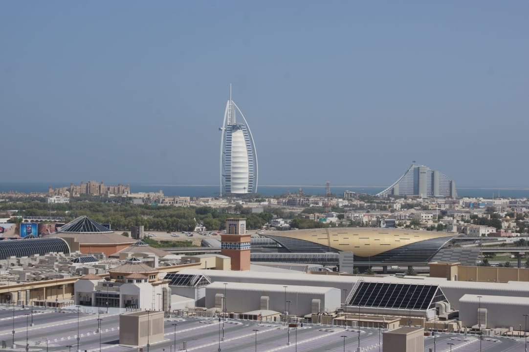 Blick vom Pool am Dach  Citymax Hotel Al Barsha