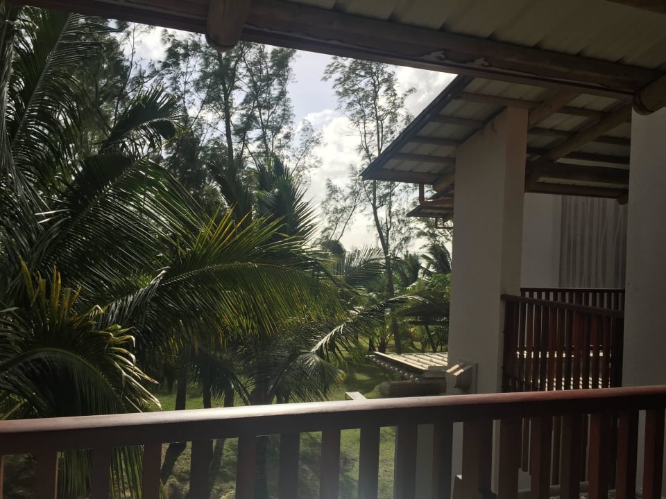 Ausblick Crystals Beach Resort Belle Mare, a member of Radisson Individuals