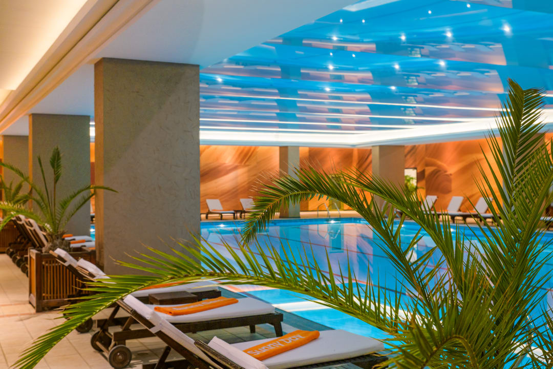 Pool Hotel Palace, Sunny Day Resort