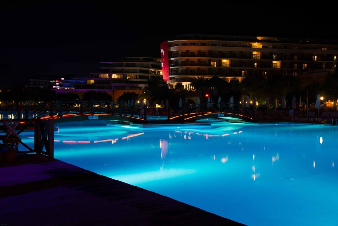 Pool bei Nacht Voyage Belek Golf & Spa