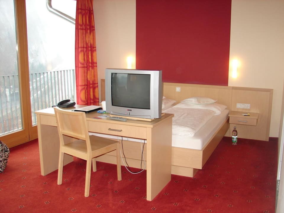 Bett mit Schreibtisch Hotel Adler