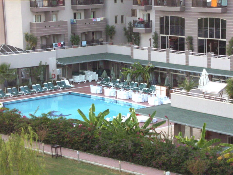 Blick vom Balkon auf den neuen TGeil des Hotels Hane Family Resort