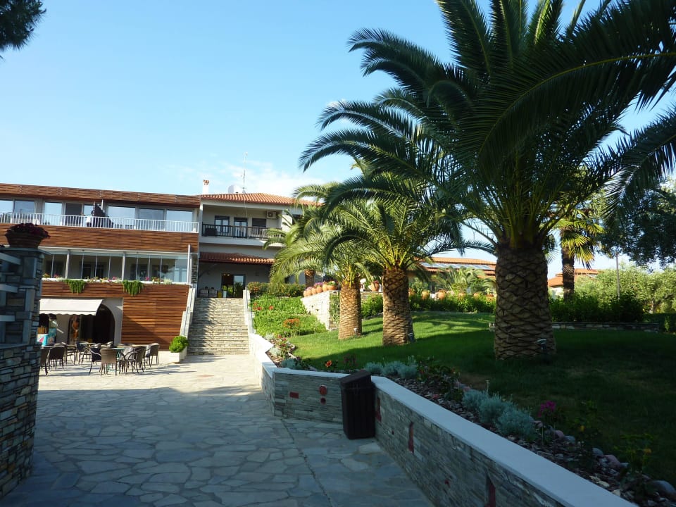 Blick neben der Poolbar Blue Dolphin Resort Hotel