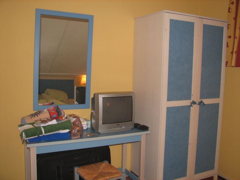 zweites Schlafzimmer mit TV Center Parcs Port Zélande