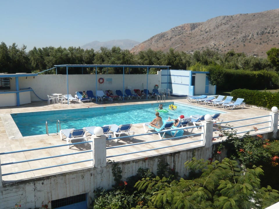 Pool vom Dach aus gesehen Hotel Poseidon