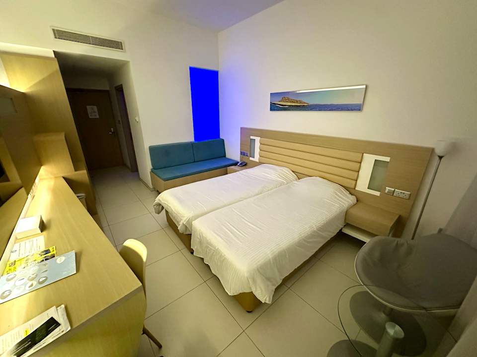 Zimmer Vrissaki Beach Hotel