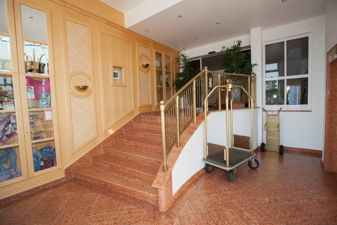 Aufgang zur Lobby Thermenhotel Quellenhof