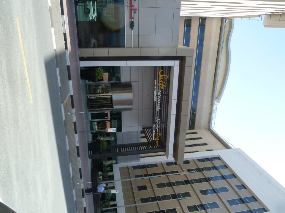 Eingang vom Hotel Suite Novotel Mall of the Emirates