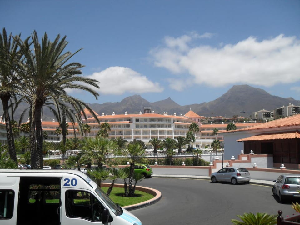 Ausblick von Restaurant auf Hotelzufahrt Hotel Riu Palace Tenerife