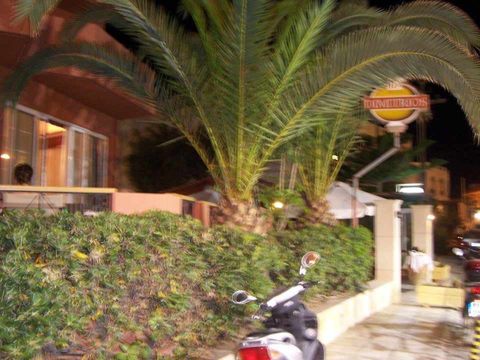 Hotel von aussen Dimitrios Beach Hotel