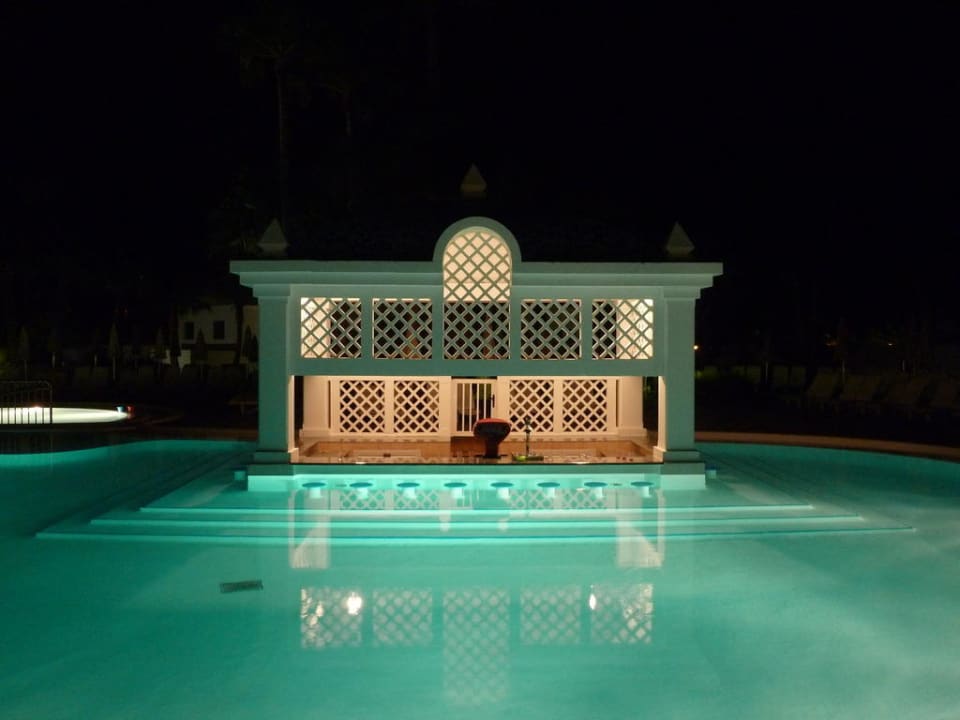 Pool-Bar bei Nacht Hotel Riu Paraiso Lanzarote