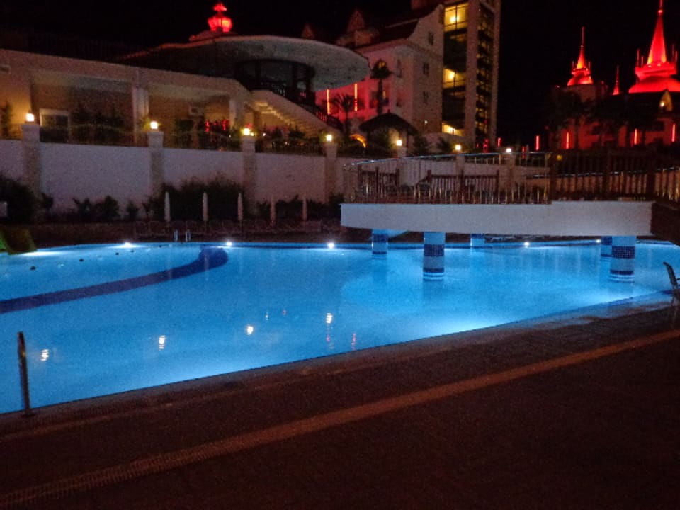 Pool Side Royal Palace Hotel & Spa