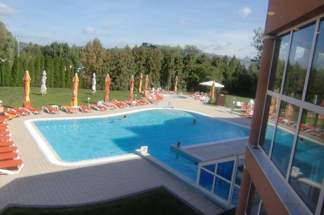 Außenpool mit Liegen Hotel Europa Fit Superior Hévíz