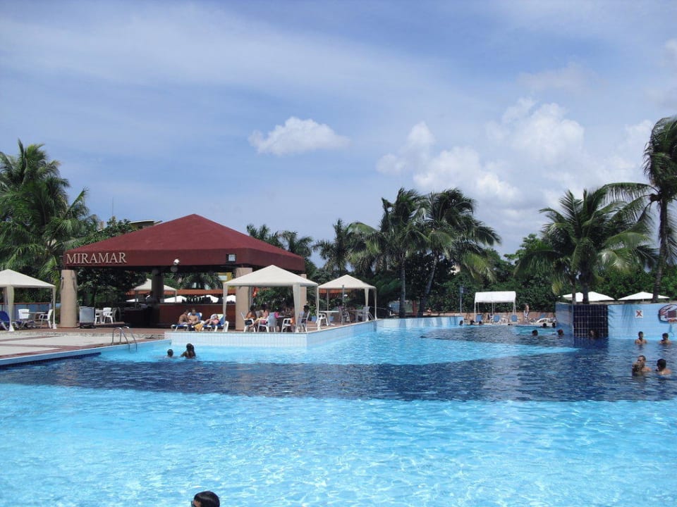 Pool und Poolbar Memories Miramar Havana