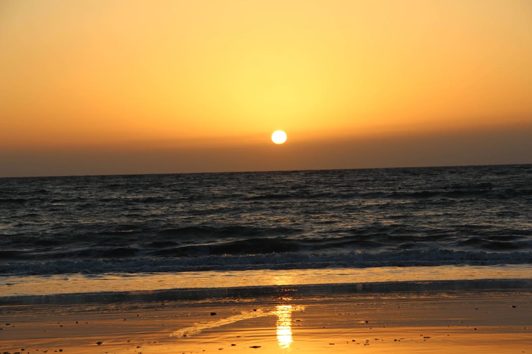 Sonnenaufgang am Strand Badebucht Hotel Grand Teguise Playa