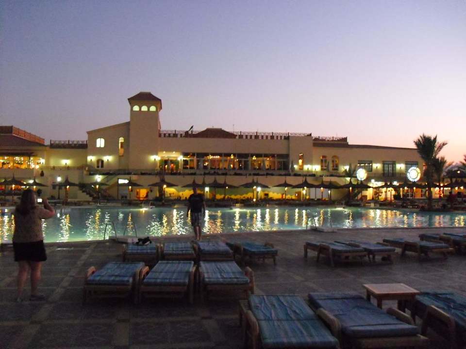 Pool am Abend Pickalbatros Dana Beach Resort - Hurghada