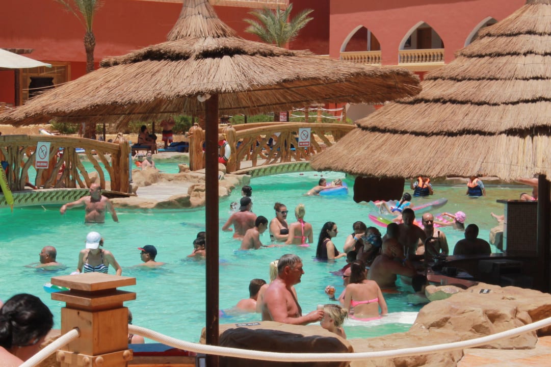 Aktivpool mit Poolbar Pickalbatros Alf Leila Wa Leila Resort - Neverland Hurghada