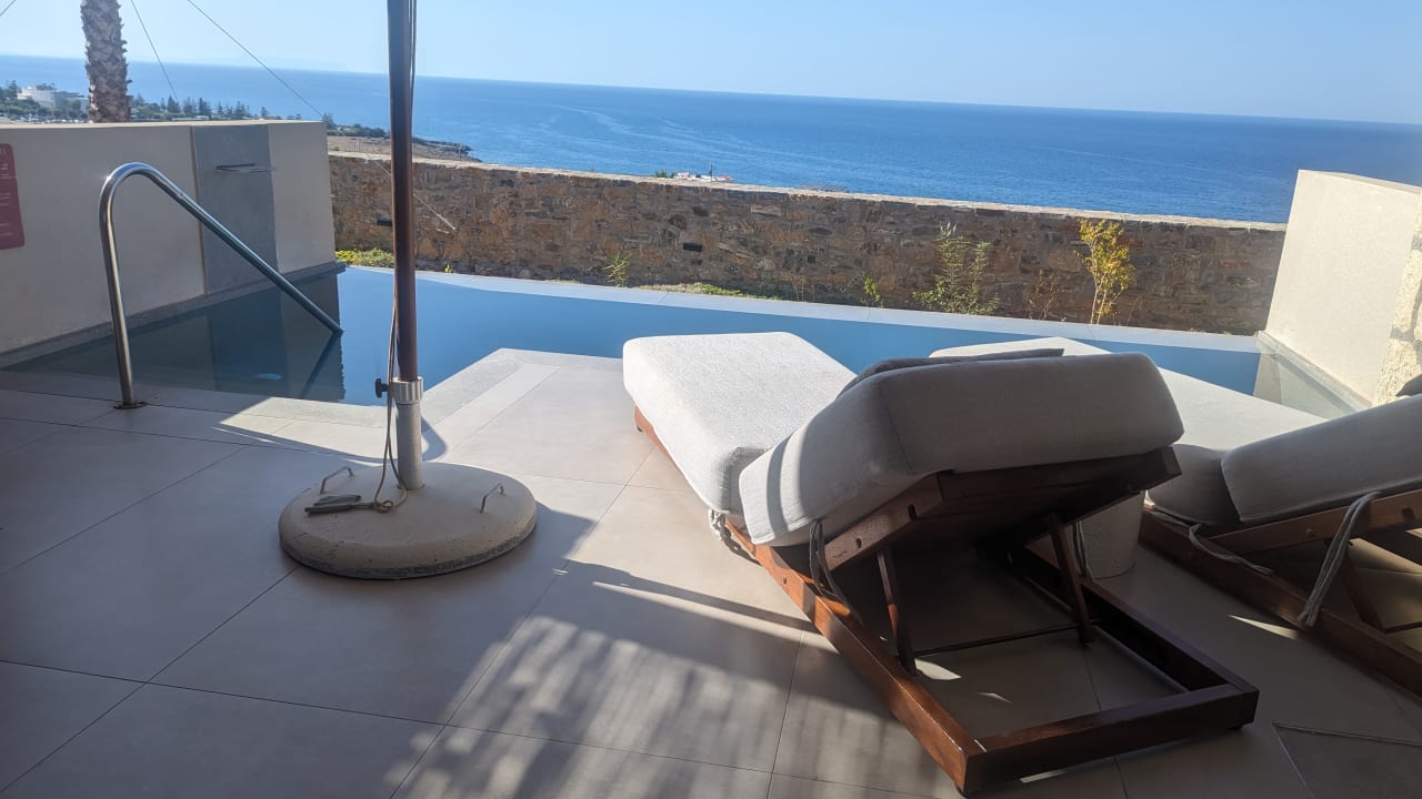 Pool The Royal Senses Resort, Curio Collection by Hilton