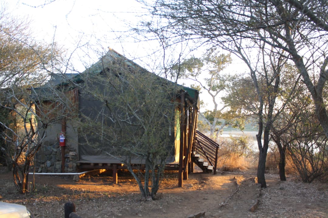 Blick vom Parkplatz auf unser Zelt Restcamp Lower Sabie