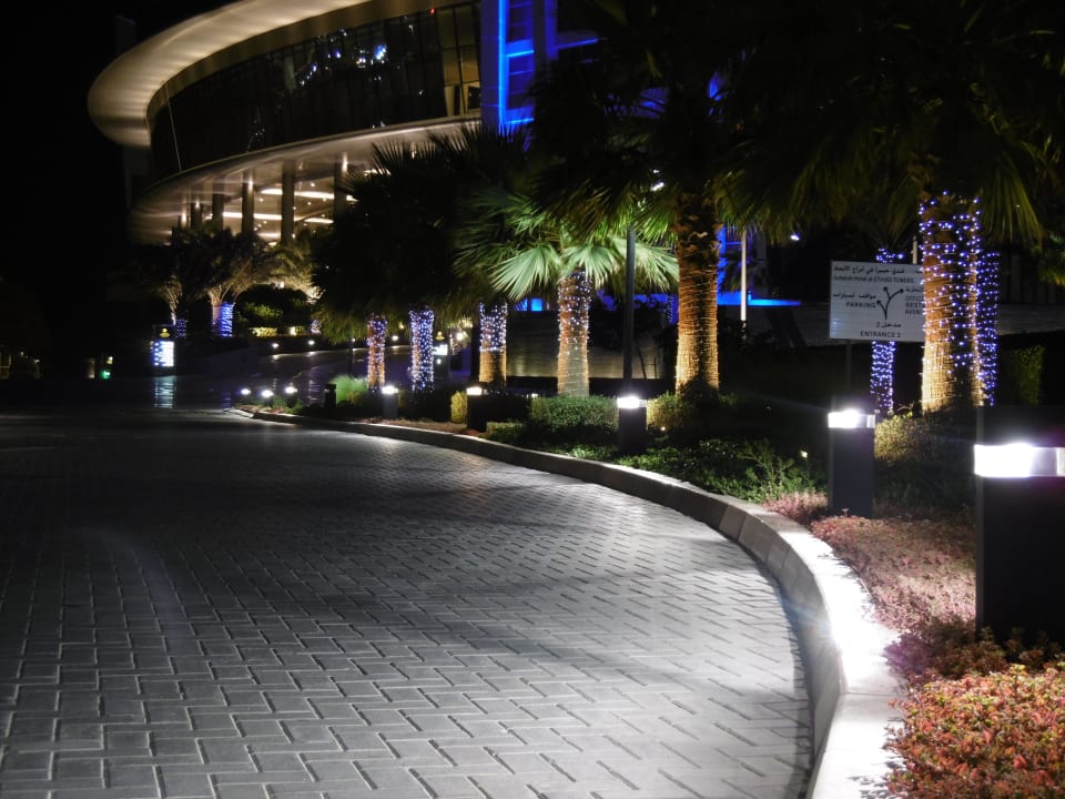 Auffahrt Conrad Abu Dhabi Etihad Towers